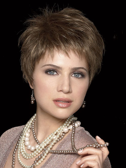 Ultra-light Short Wispy Synthetic Wig with Layering Style - Click Image to Close