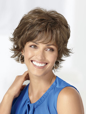 Soft Flattering Featherlight Short Synthetic Wig - Click Image to Close