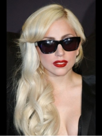 Lady Gaga Long Wavy Synthetic Wig - Click Image to Close