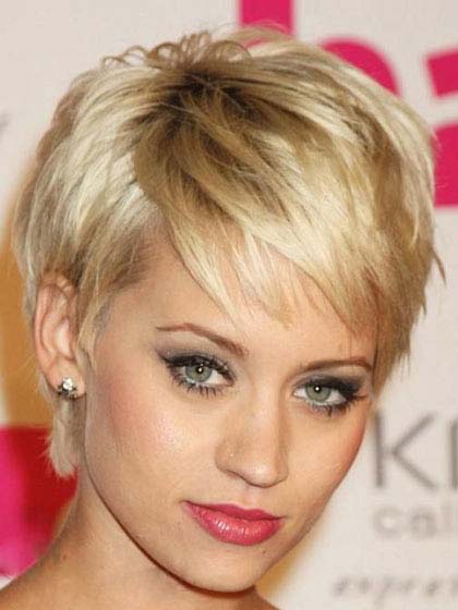 Celebrity Noble Short Wig - Click Image to Close