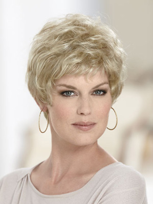 Light Blonde Short Wavy Wig with Soft Layers