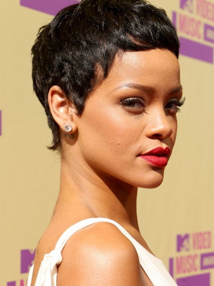 Rihanna's Short Capless Heat Friendly Synthetic Wig - Click Image to Close